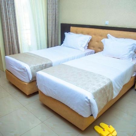 Quality Inn Hotel Кігалі Екстер'єр фото