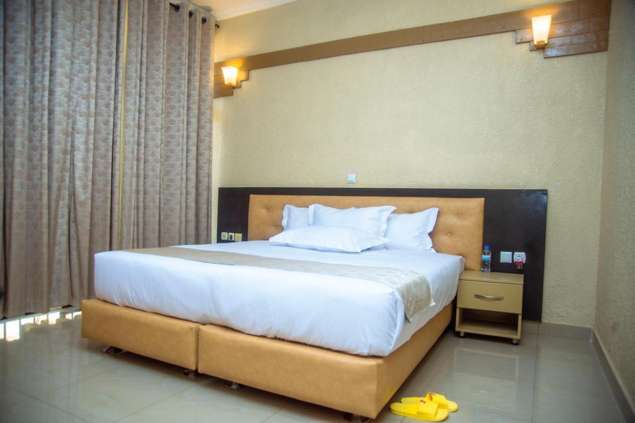 Quality Inn Hotel Кігалі Екстер'єр фото